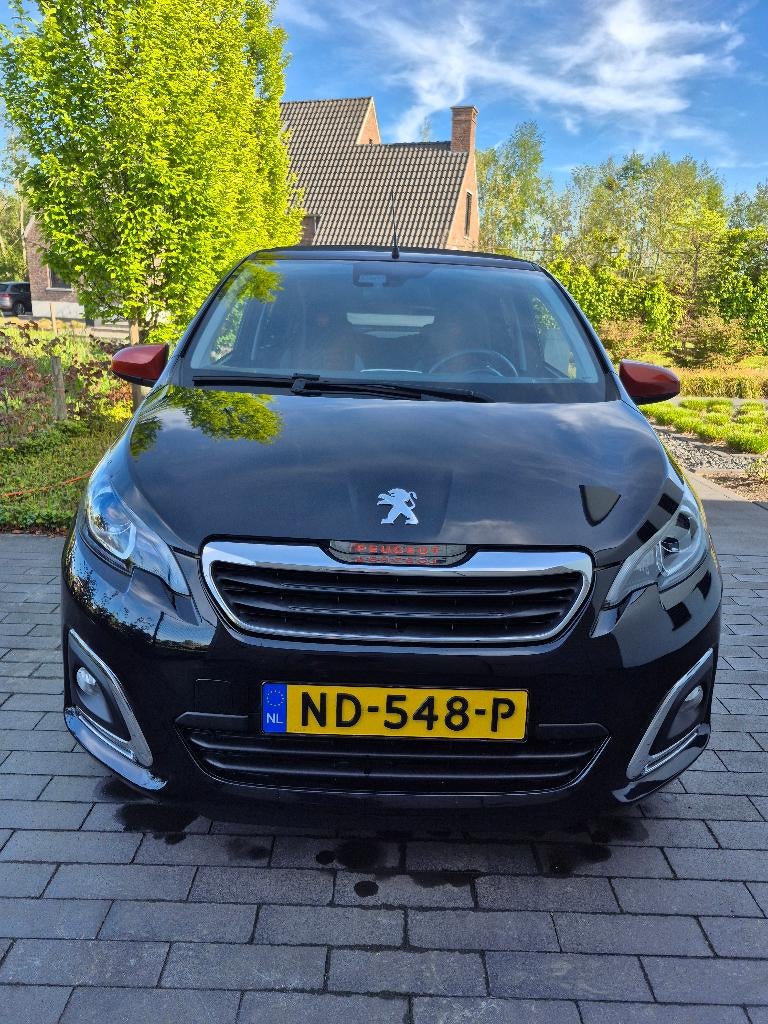 Peugeot 108 Zwart - Roland Garros TOP! Performance, Voorwielaandrijving, Stof, USB, 1199 cc