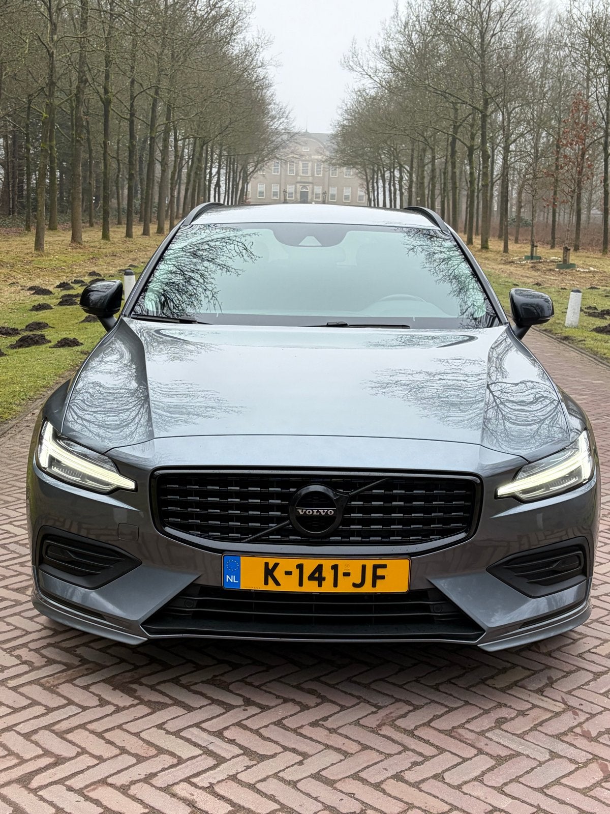 Volvo V60 B3 163pk Geartronic Mild Hybrid 2021 Grijs, Auto's, Volvo, 1800 kg, Zwart, 4 cilinders, 1969 cc