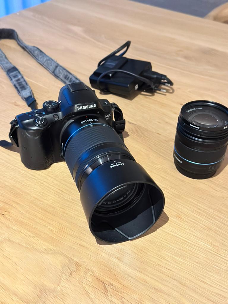 Samsung NX20 systeemcamera + 18-55mm lens, Ophalen of Verzenden, Niet werkend, Standaardlens