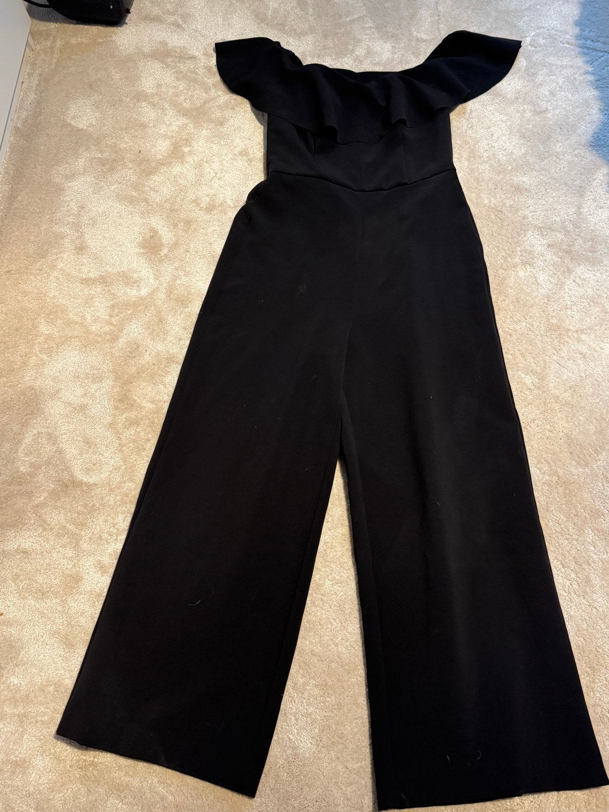 Zwarte jumpsuit met off-shoulder en wijde pijpen, Ophalen of Verzenden, Zo goed als nieuw, Maat 36 (S), Zwart