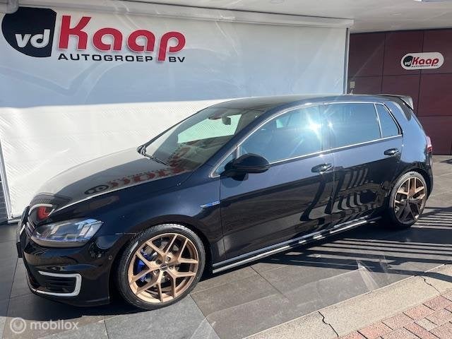 Volkswagen Golf 1.4 TSI GTE AUTOMAAT NET GEREVISEERD BIJ DEA, Gebruikt, Euro 6, 4 cilinders, Zwart
