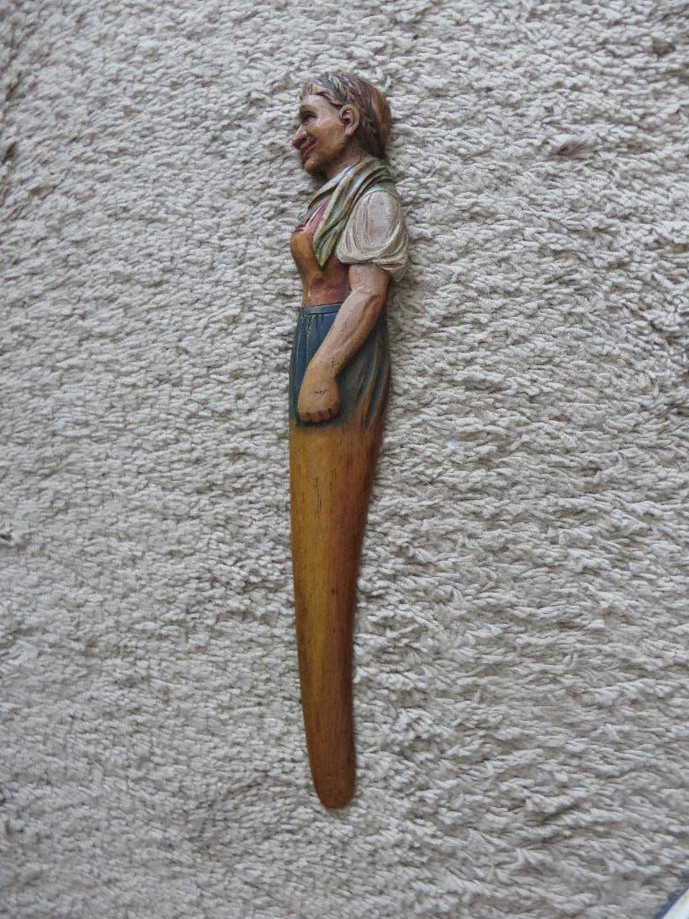 Zwarte Woud houtsnij werk, vrouw klederdracht, brief opener, Antiek en Kunst, Ophalen of Verzenden