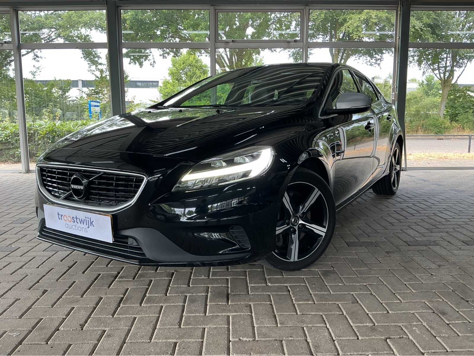 Volvo - 2019 - V40 - 1.5 T3 Polar+ Sport - Btw Auto, Auto's, Volvo, Euro 6, 4 cilinders, 700 kg, Zwart