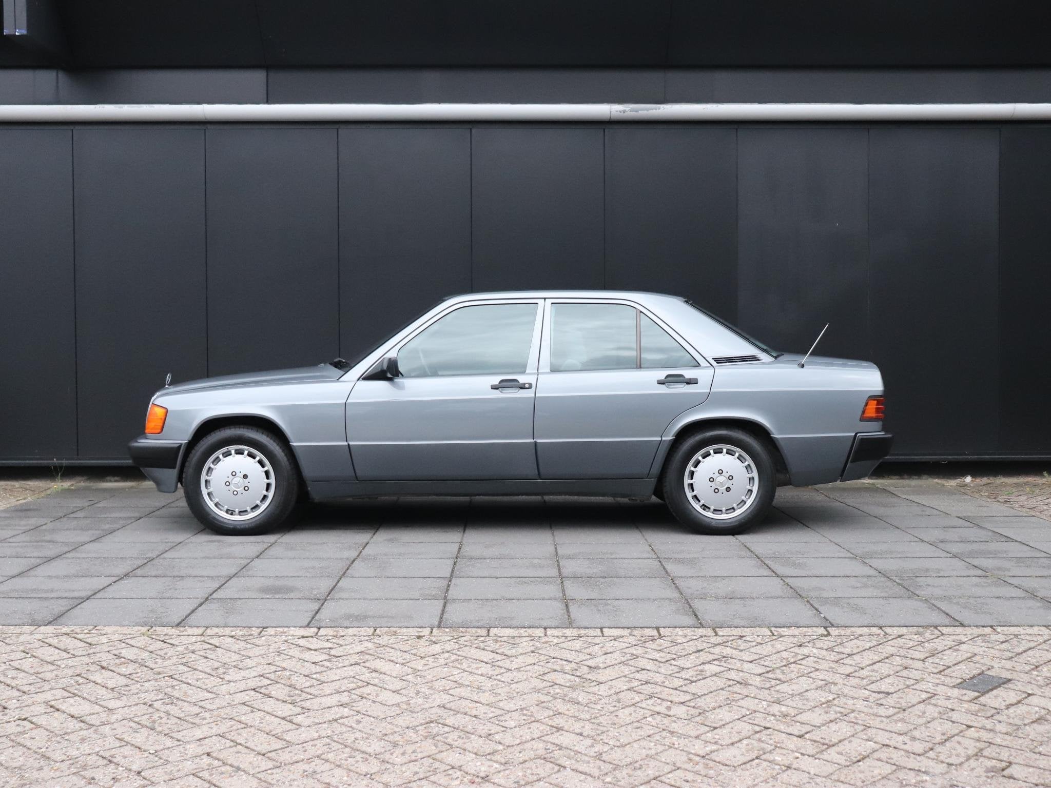 Mercedes-Benz 190-serie 2.6 E | AUT. | SCHUIFDAK | TREKHAAK, Automaat, Gebruikt, 2597 cc, 160 pk