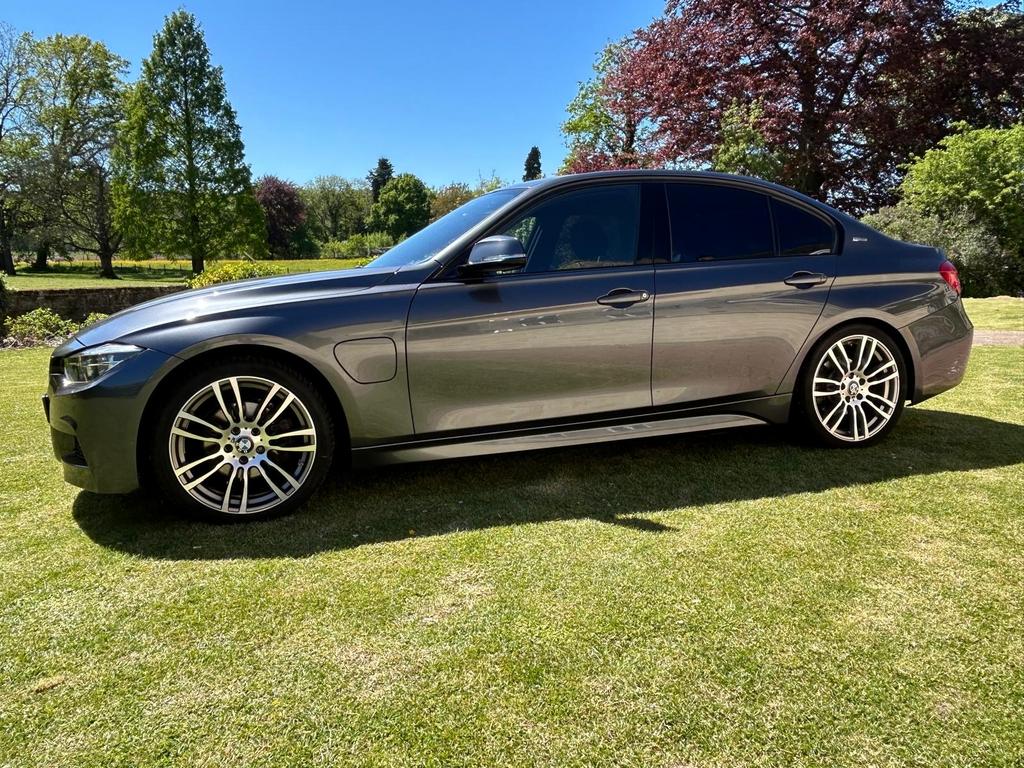 BMW 3-Serie 330e Iperformance 252pk M-pakket 59600km!!, 1998 cc, Achterwielaandrijving, Zwart, 48 km/l