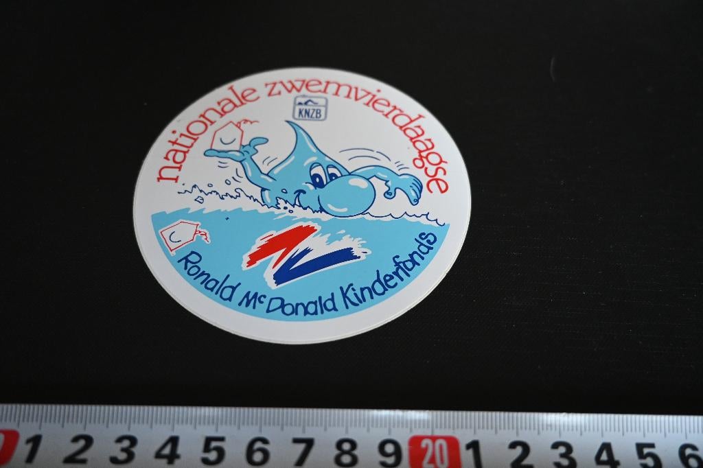 sticker KNZB Nationale Zwemvierdaagse Ronald Mc Donald 6732, Ophalen, Zo goed als nieuw