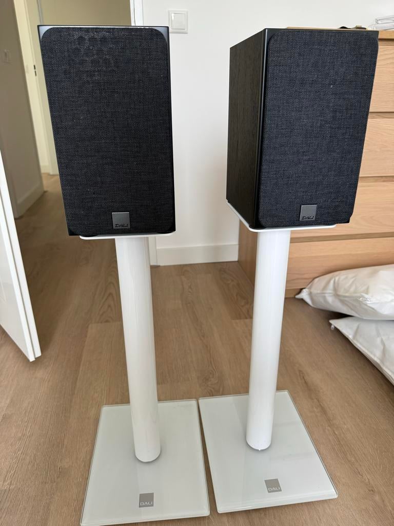 DALI OBERON 1 Boekenplank Speakers met Stands, Audio, Tv en Foto, Luidsprekers, Gebruikt, Minder dan 60 watt, Front, Rear of Stereo speakers