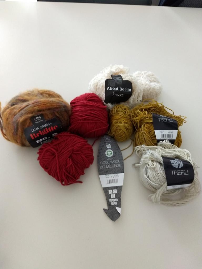Restjes wol en stofjes, Hobby en Vrije tijd, Ophalen of Verzenden, Breien of Haken, Wol of Garen
