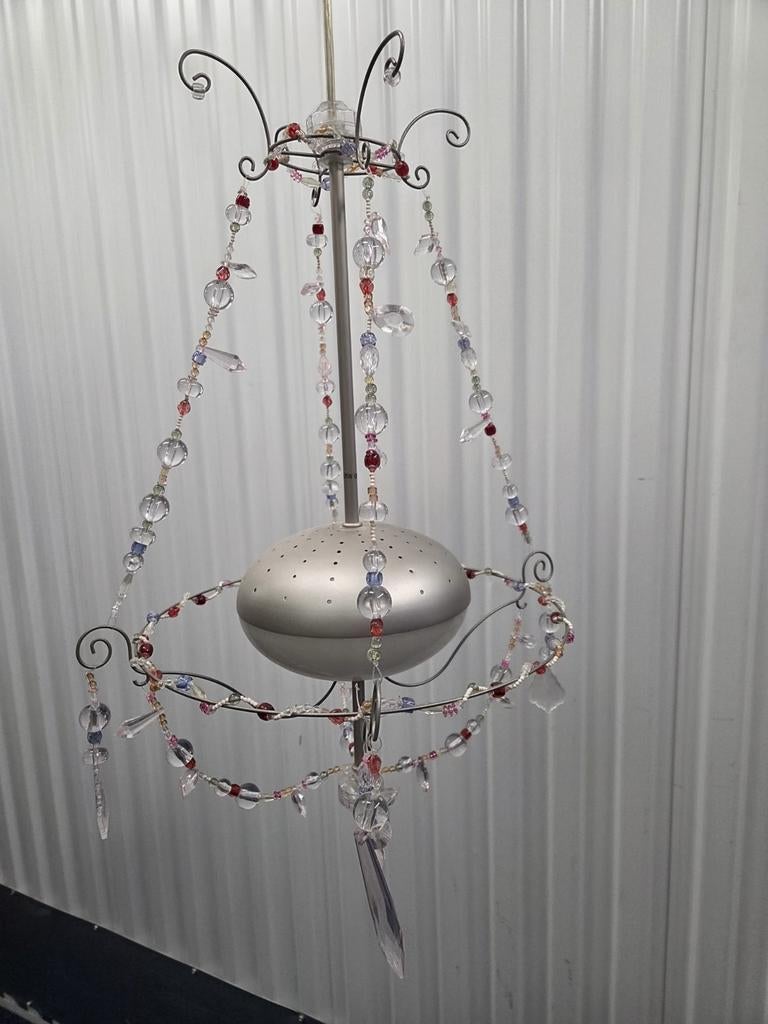 Kroonluchter met kralen en zilverkleurige accenten, Huis en Inrichting, Lampen | Kroonluchters, Ophalen of Verzenden