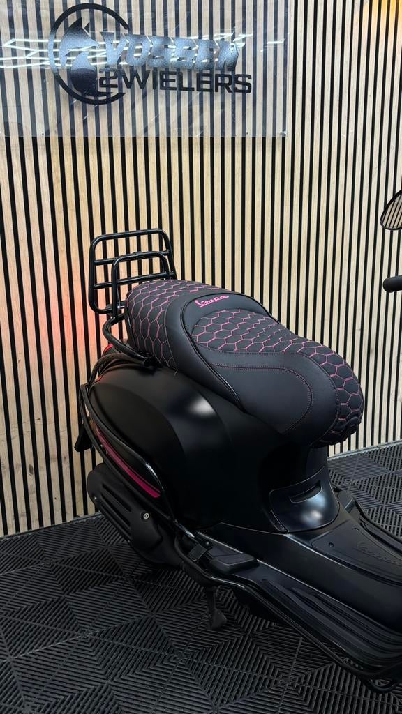 Vespa Sprint | Matt Black & Pink |  Facelift | E5+, Fietsen en Brommers, Scooters | Vespa, Overige modellen, Maximaal 45 km/u