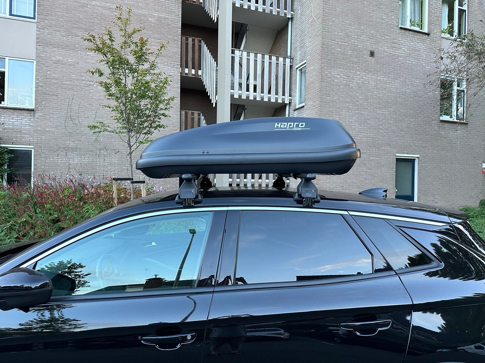 Te koop: Hapro Rider 4.4 - dakkoffer incl. Menabo-dakdragers, Ophalen, Zo goed als nieuw