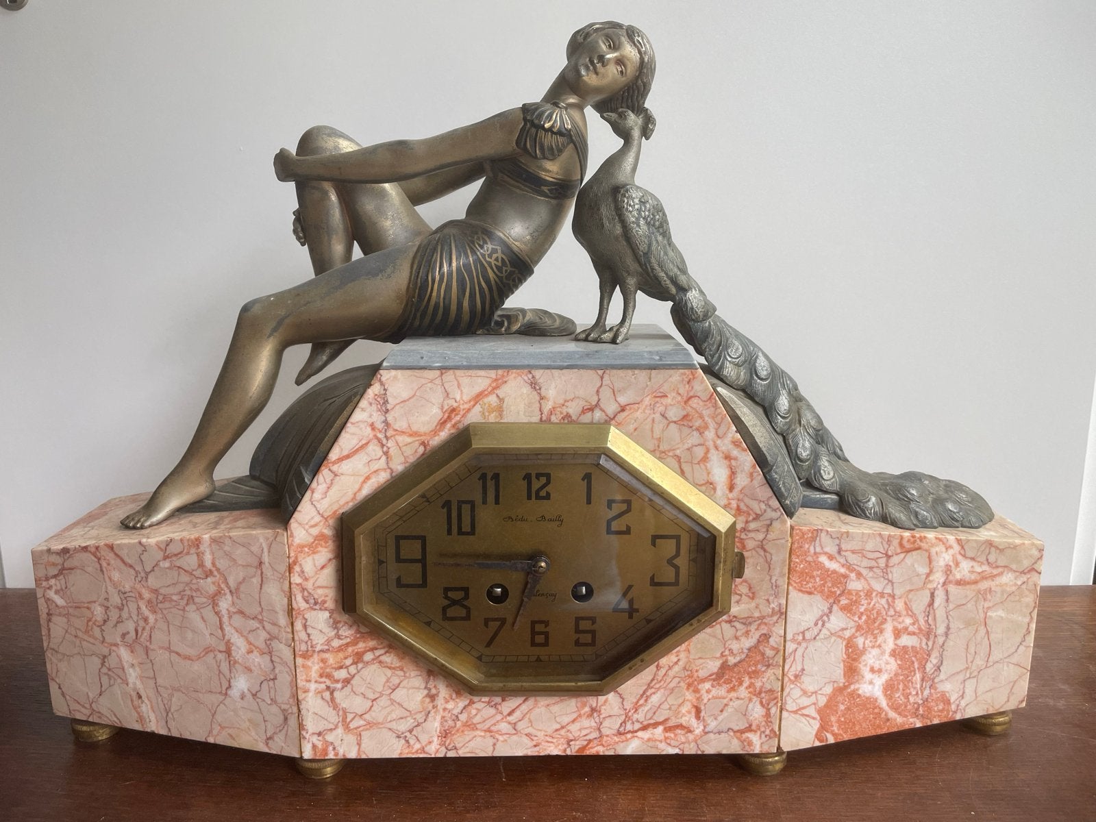 Art Deco marmeren pendule met beeld vrouw met pauw, Ophalen