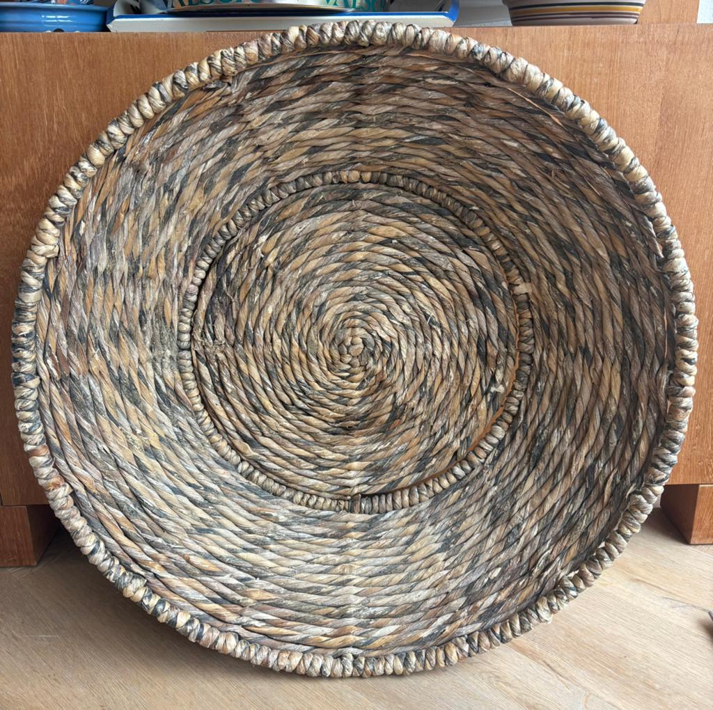 Grote rieten mand aardekleuren, Huis en Inrichting, Woonaccessoires | Schalen en Manden, Ophalen, Zo goed als nieuw, Rond, Riet