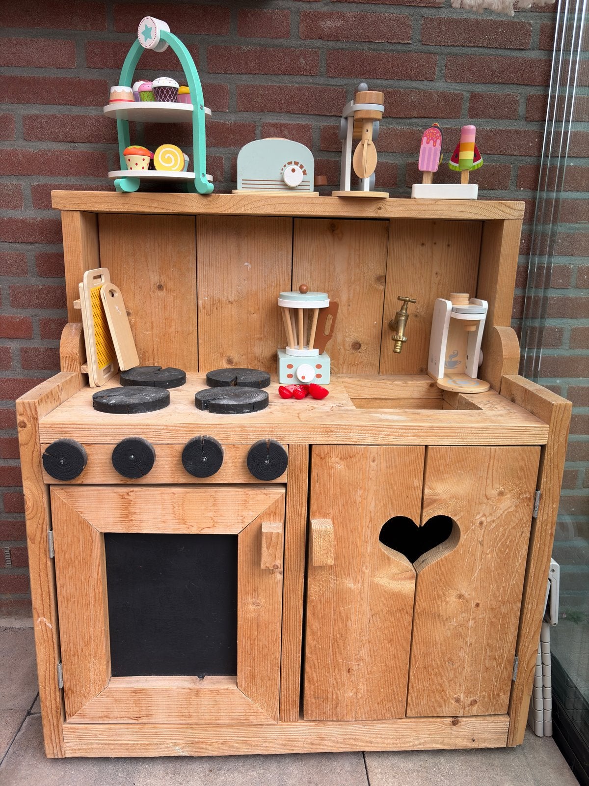 Houten speelgoedkeuken met uitgebreide accessoires, Ophalen, Gebruikt, Meubelstuk of Keukentje