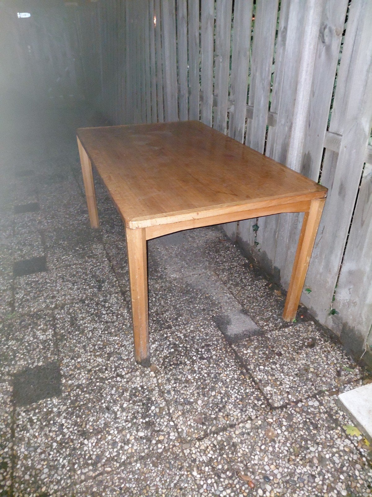 Gratis af te halen: Stevige houten tafel 140x100 cm, Huis en Inrichting, Gebruikt, Ophalen of Verzenden, Vier personen, Rechthoekig