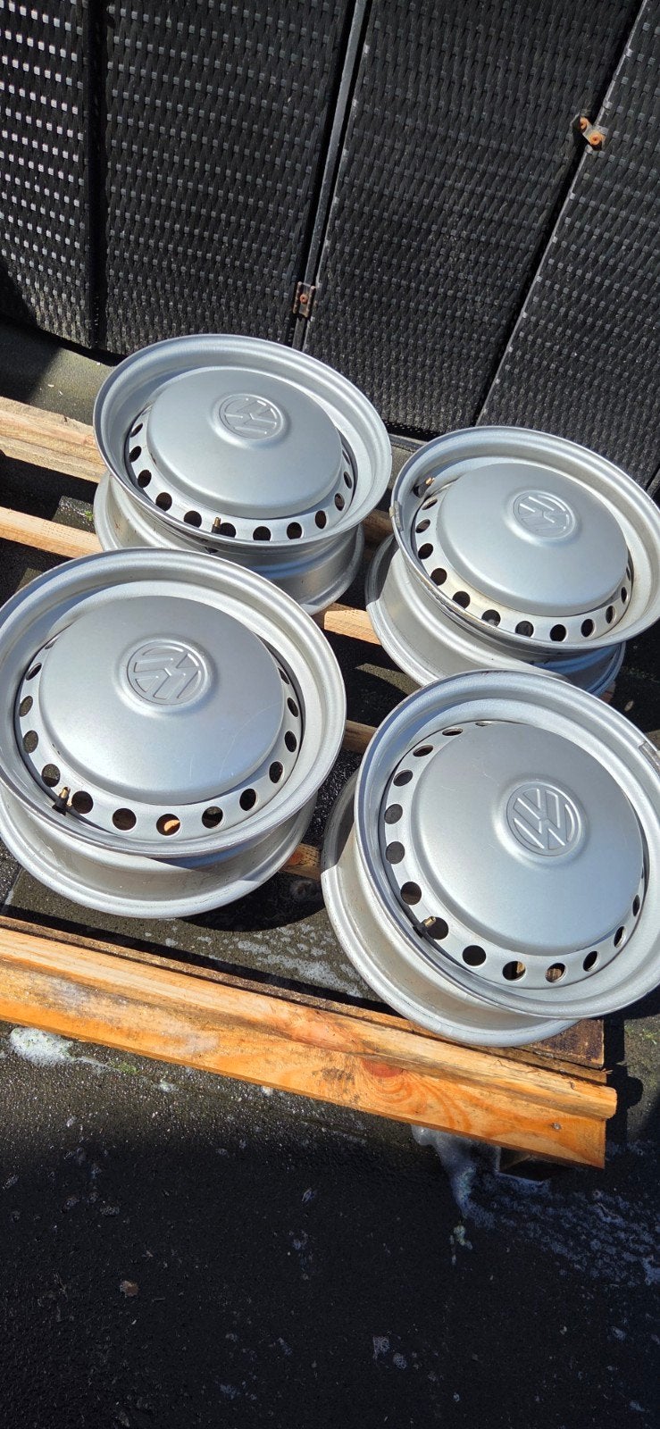 Set van 4 grijze wieldoppen vw t2b, Auto diversen, Wieldoppen, Gebruikt, Ophalen of Verzenden