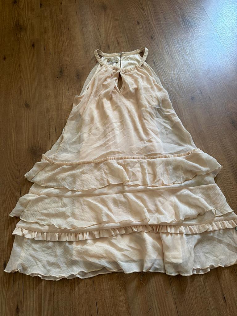 Mooie beige jurk maat M, zo goed als nieuw, Kleding | Dames, Jurken, Ophalen of Verzenden, Zo goed als nieuw, Maat 38/40 (M), Beige