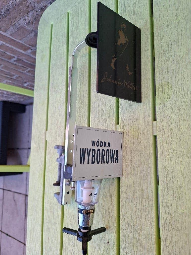 Flessenhouder / dispenser met doseur Johnnie Walker Wyborow, Ophalen of Verzenden, Nieuw, Gebruiksvoorwerp