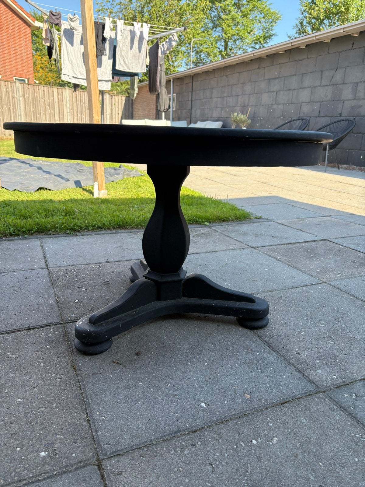 Ronde salon tafel - Zwart geverfd, klaar voor een nieuwe loo, Huis en Inrichting, Ophalen, 50 – 75, Gebruikt, Rond