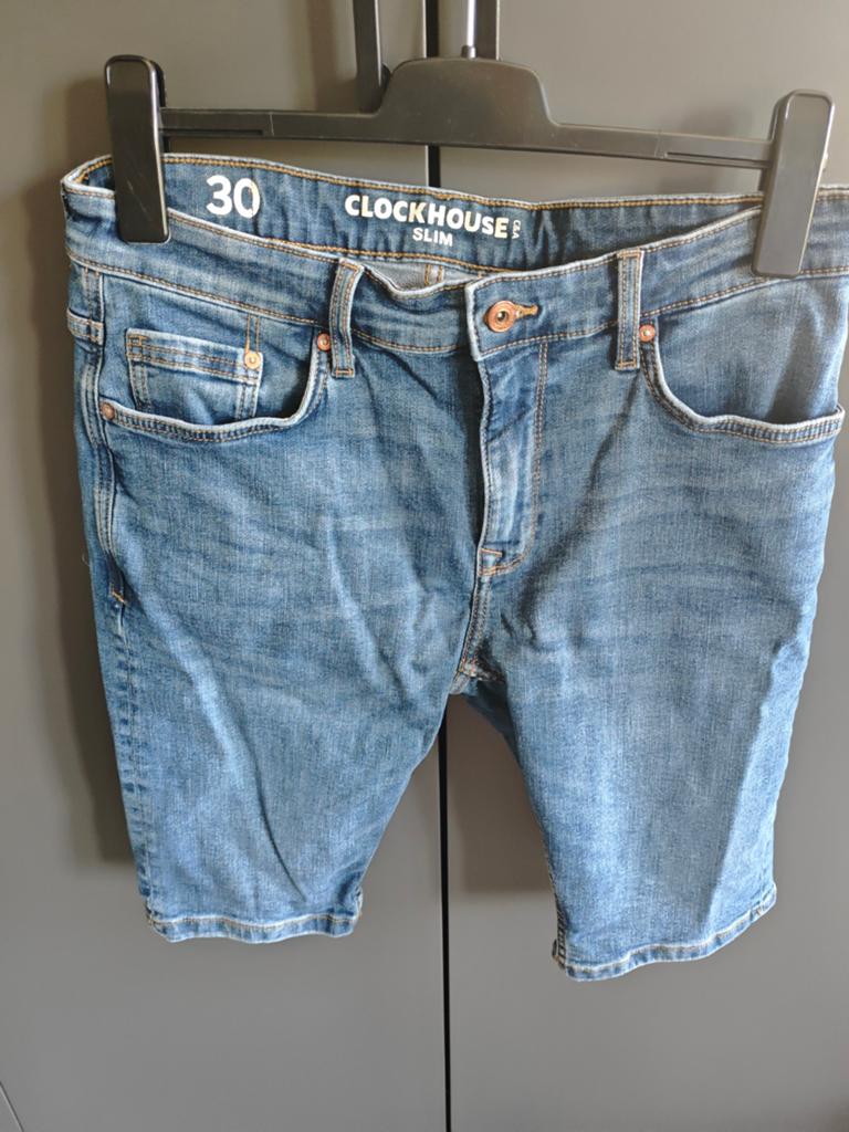 Leuke korte spijkerbroek clockhouse slim 30, Ophalen of Verzenden, Zo goed als nieuw, Blauw, W32 (confectie 46) of kleiner