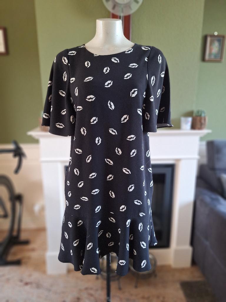 Essentiel Antwerp lippen mond kus jurk 36 S, Verzenden, Zwart, Zo goed als nieuw, Maat 36 (S)