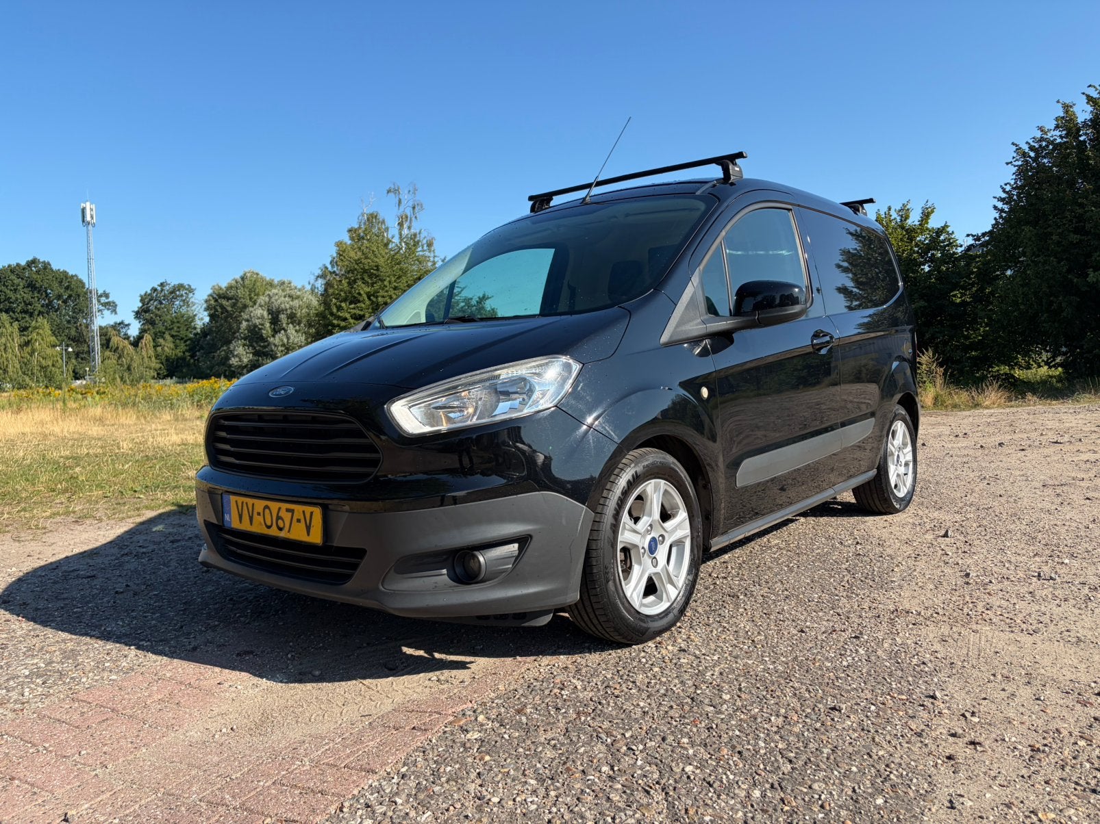 Ford Transit Courier GB 1.6 Tdci 95pk 2016 / MARGE / ZWART, Voorwielaandrijving, Origineel Nederlands, Bedrijf, 2 stoelen