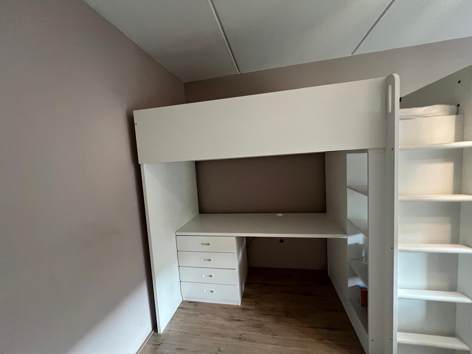 Witte hoogslaper met bureau, lades en kledingkast, Ophalen, Eenpersoons, Zo goed als nieuw, 200 cm