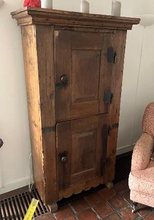 Antieke houten kast – robuust – origineel beslag, Ophalen