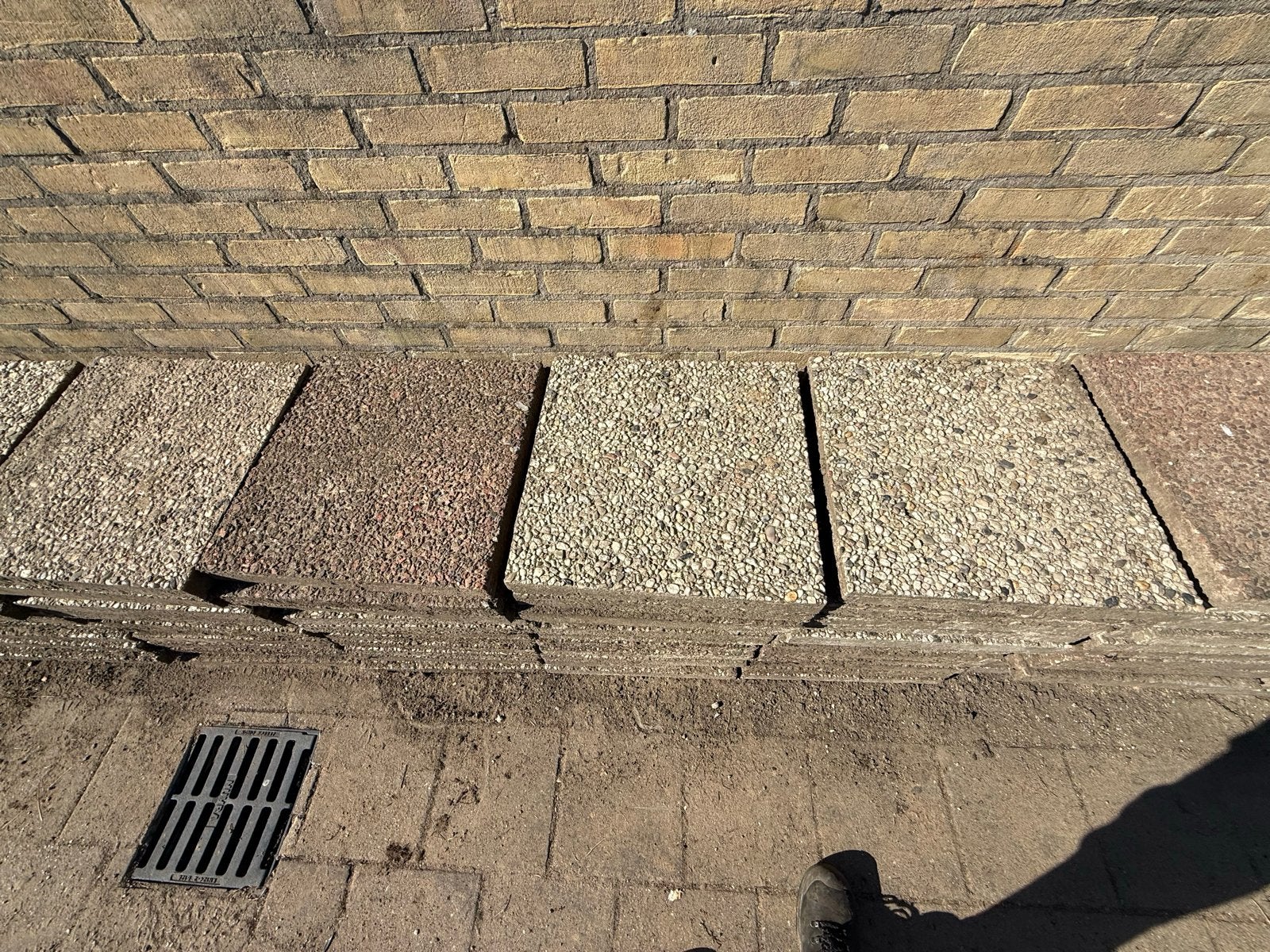 Gratis af te halen: Grindtegels 50x50 cm (ca. 44 m²), Tuin en Terras, Gebruikt, Ophalen of Verzenden, 10 m² of meer, Grind