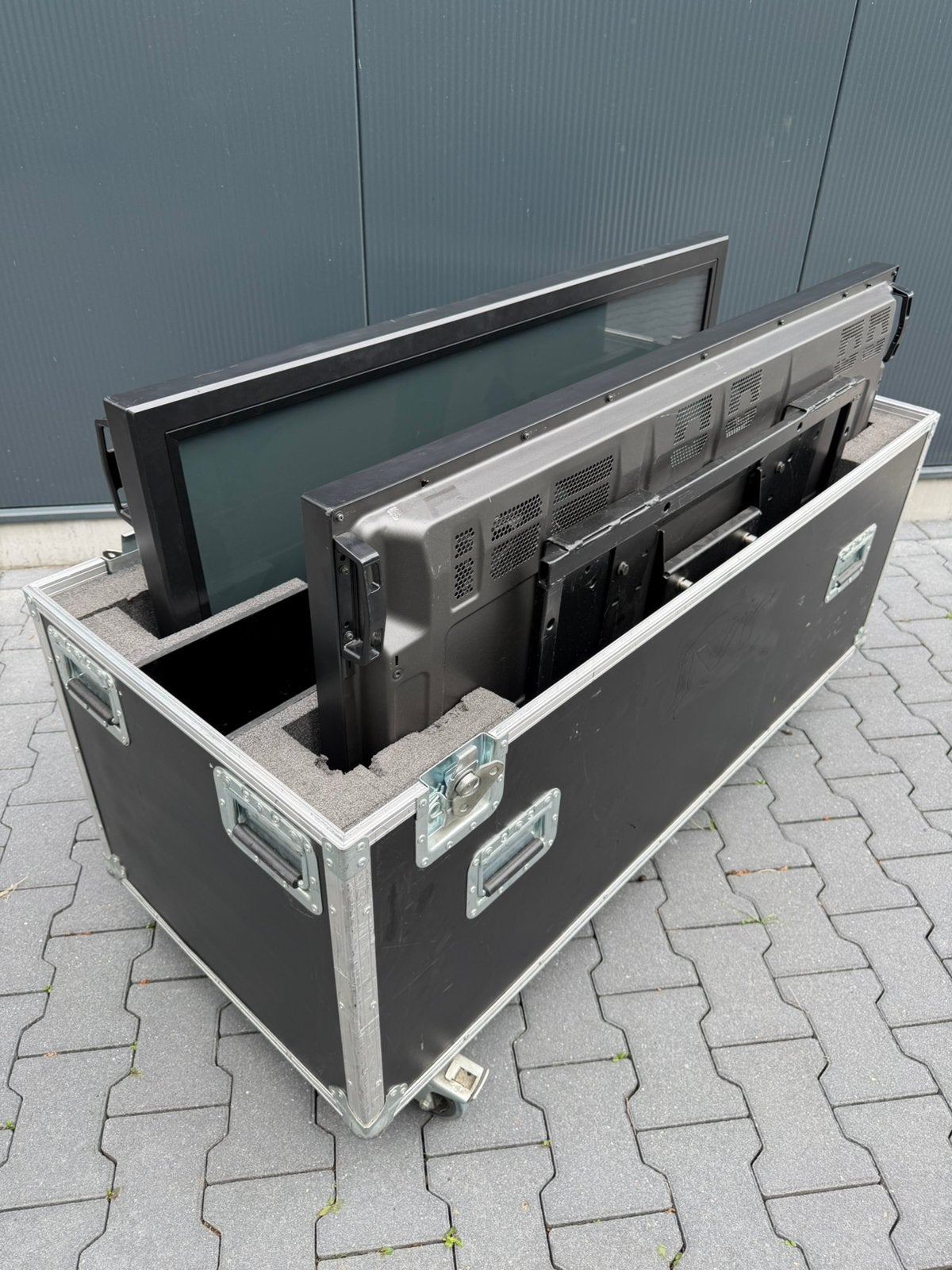 2x 50” panasonic plasma scherm in flightcase, Ophalen, Zo goed als nieuw, Overige instrumenten, Flightcase