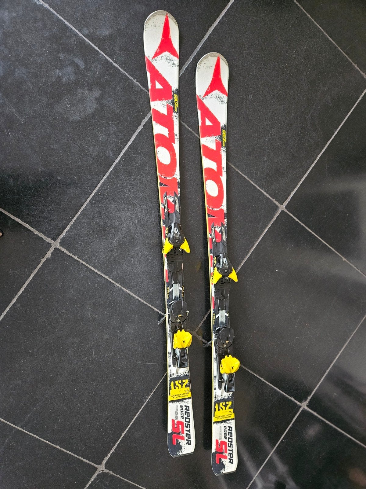 Amper gebruikt Atomic Redster Edge SL ski's - 152 cm, Sport en Fitness, Ophalen, Gebruikt, Ski's, Atomic