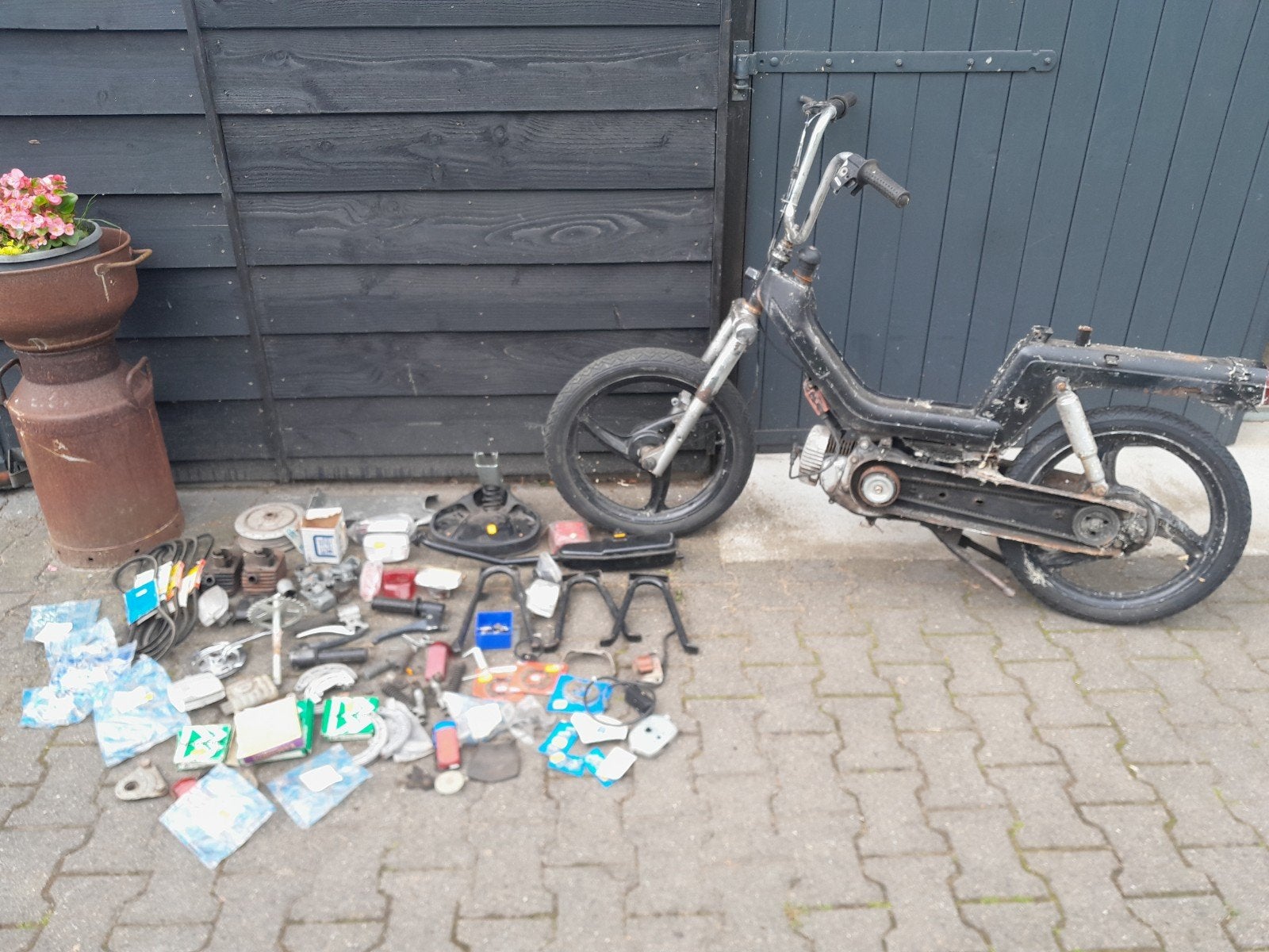 Vespa brommer  plus onderdelen nieuw en gebruikt 250 euro, Ophalen of Verzenden