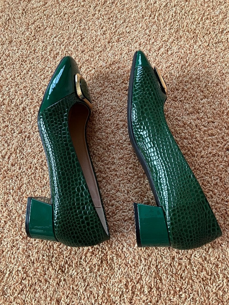 Nieuw: damesschoenen in groen-zwart lak, mt 45, Instappers, Nieuw, Ophalen of Verzenden, Groen