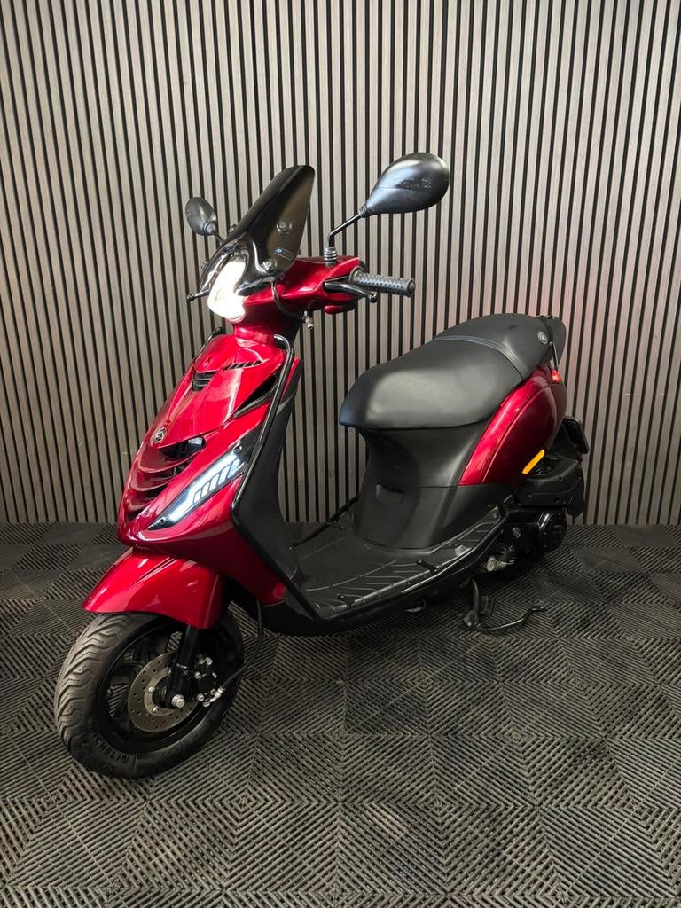 PIAGGIO ZIP 4T 3V BROM 2020 FULL OPTION CANDY RED, Maximaal 45 km/u, Zip, Ophalen of Verzenden, Zo goed als nieuw