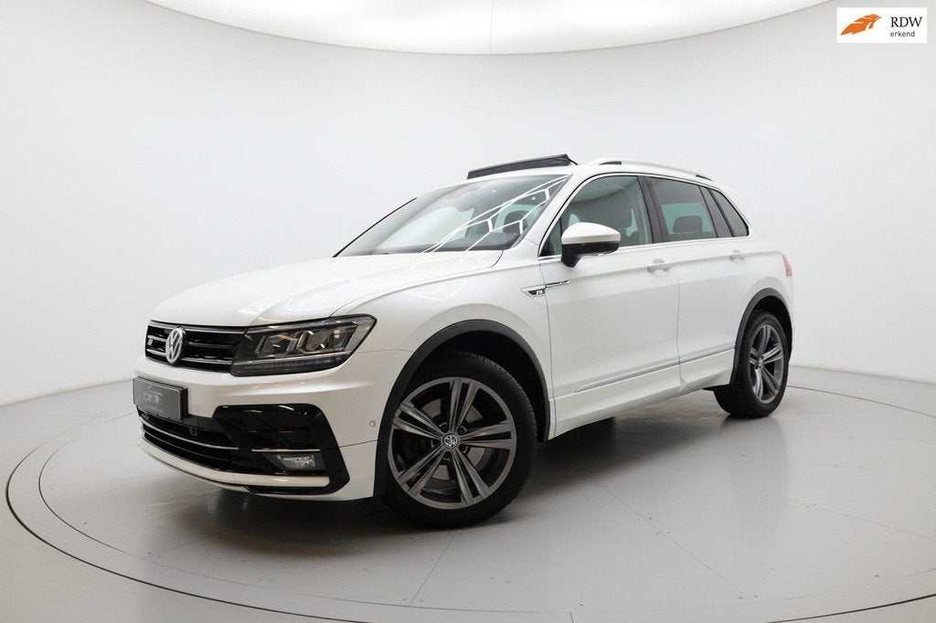 Volkswagen Tiguan 2.0 TSI 4Motion 3x R LINE PANO VIRTUAL CAM, Auto's, Automaat, Gebruikt, 4 cilinders, 1984 cc