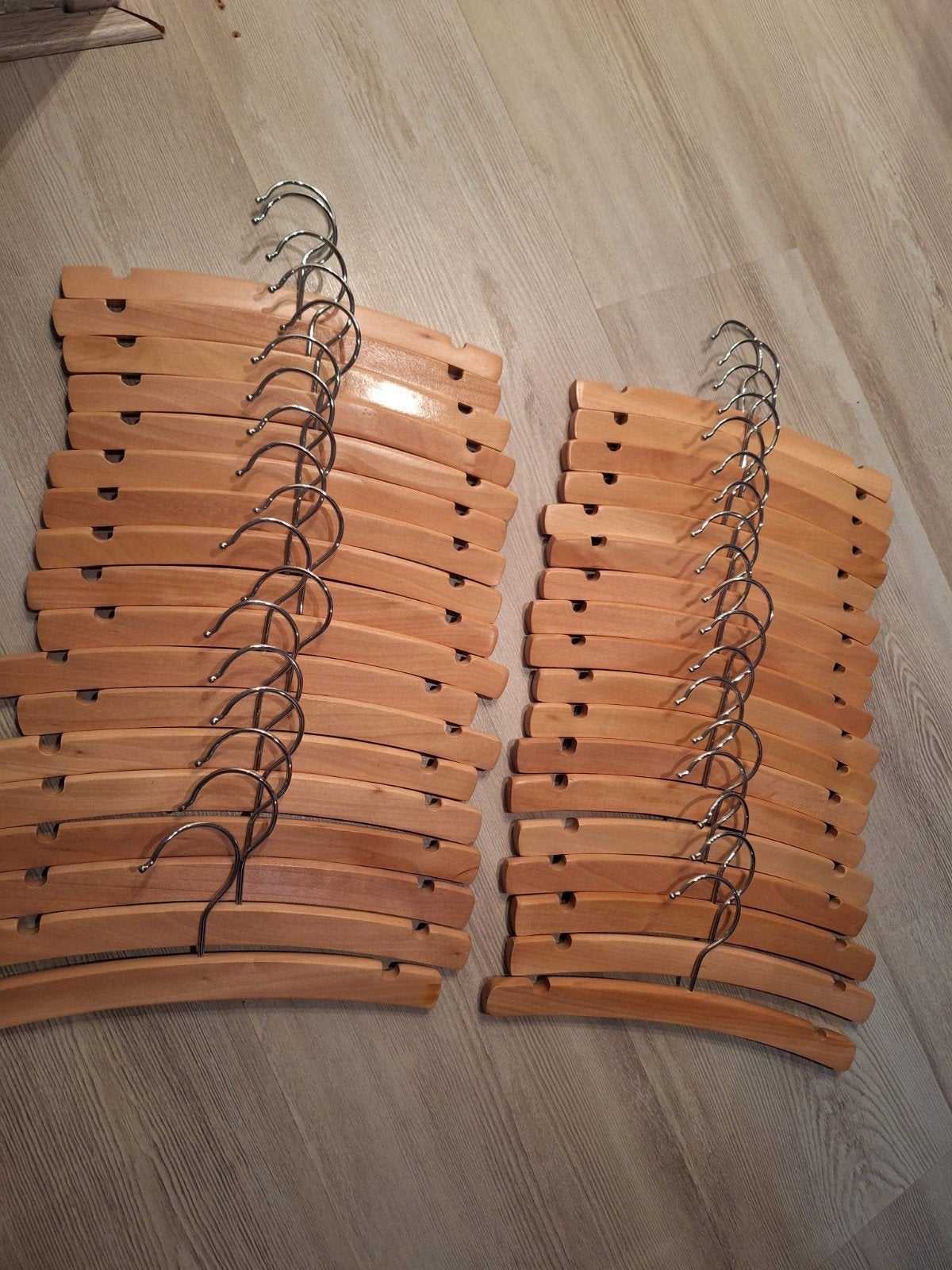 Houten kinder kledinghangers 36+18stuks, Kleding | Dames, Kledinghangers, Gebruikt, Hout, Kinderen, Ophalen