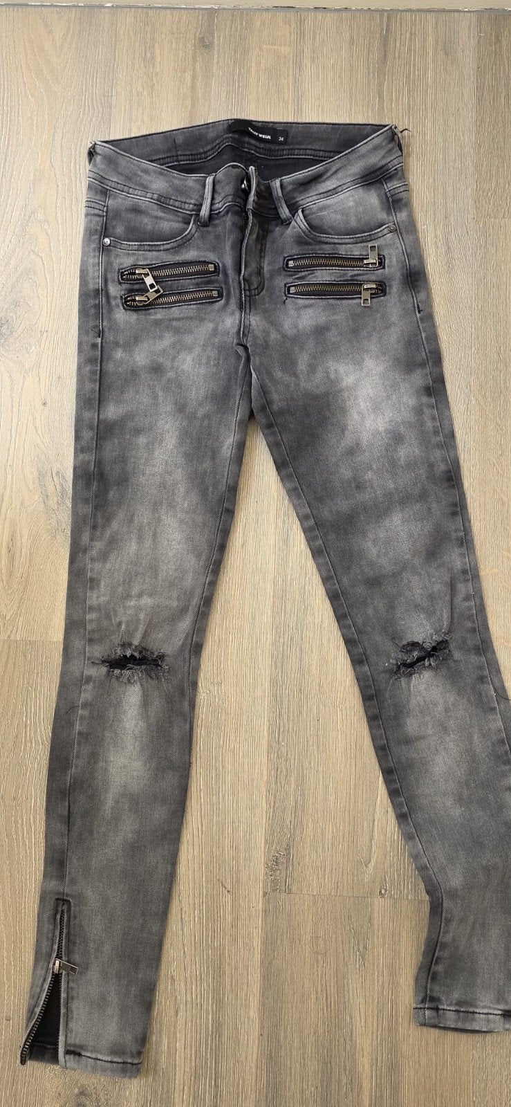 Tally Weijl grijze jeans met ritsen en gaten, maat 34, Tally Weijl, Ophalen of Verzenden, W27 (confectie 34) of kleiner, Grijs
