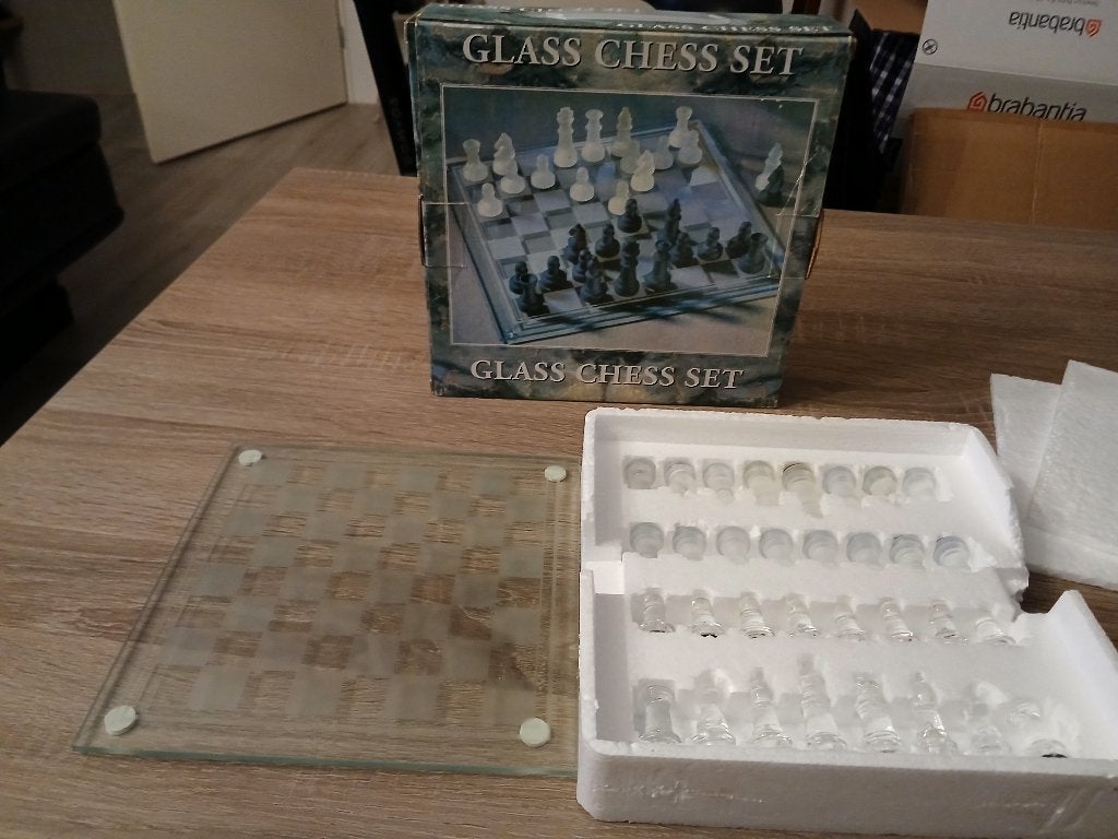 Nieuw schaakset van glas, Hobby en Vrije tijd, Een of twee spelers, Ophalen of Verzenden, Nieuw