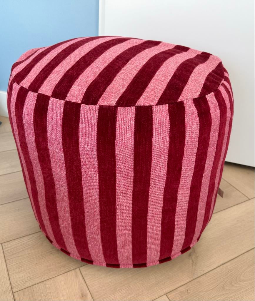 Ronde poef rood gestreept - Doorsnee 50 cm, Hoogte 45 cm, Ophalen, Rond, Minder dan 50 cm, Zo goed als nieuw