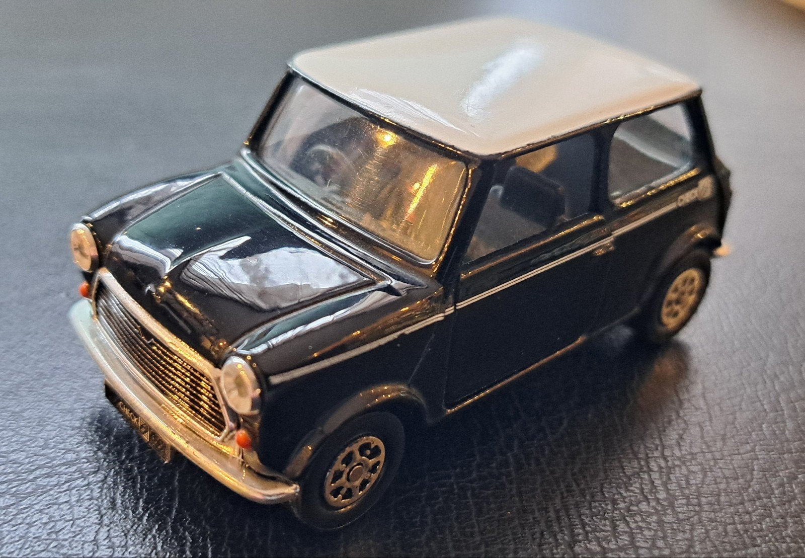 Corgi 1:35 Mini Checkmate 1990, Ophalen of Verzenden, Zo goed als nieuw, Auto, Corgi