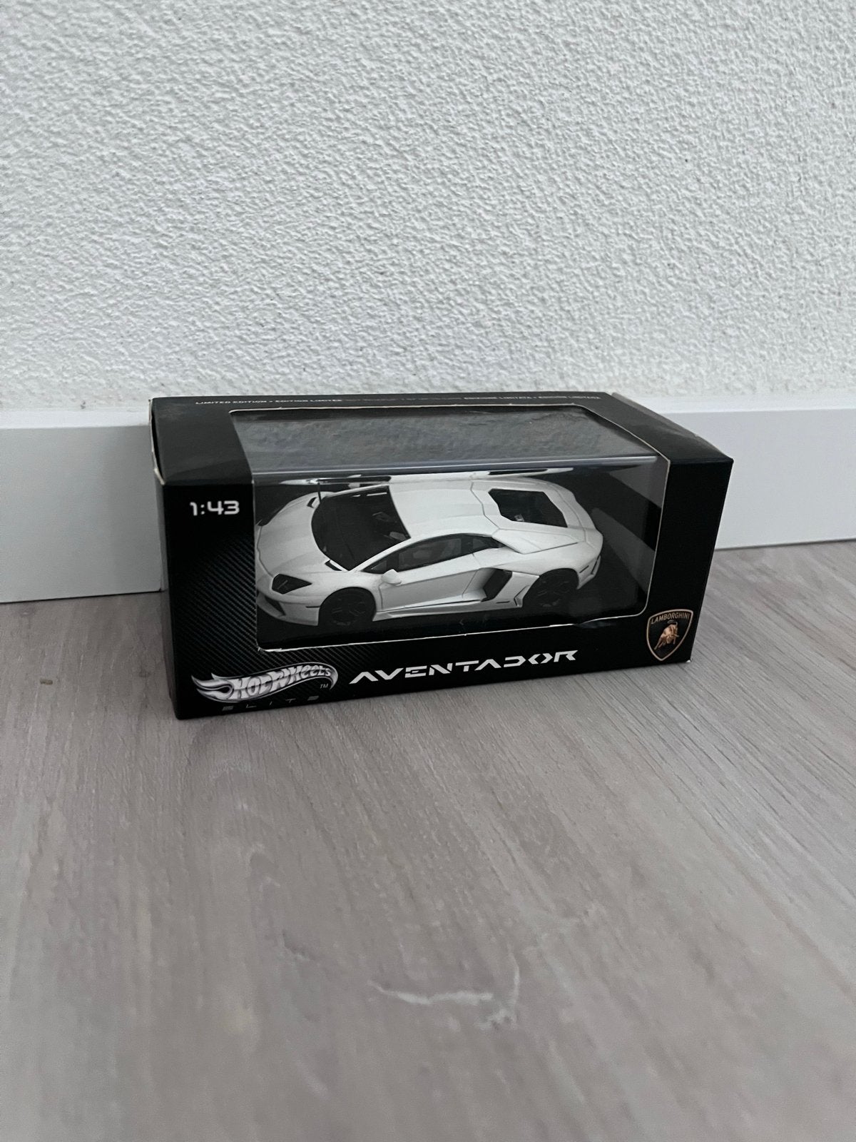 Hotwheels Lamborghini 1:5000 met lichte schade, Ophalen of Verzenden, Gebruikt, Auto, Overige merken