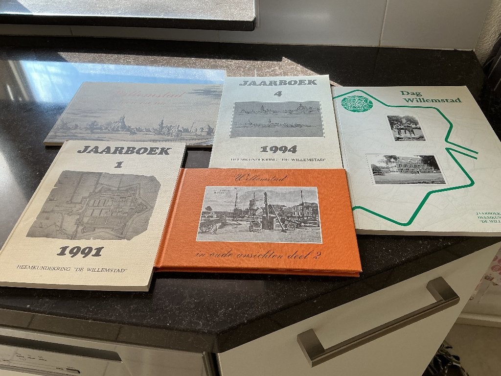 Boeken over Willemstad, Ophalen of Verzenden, Gelezen