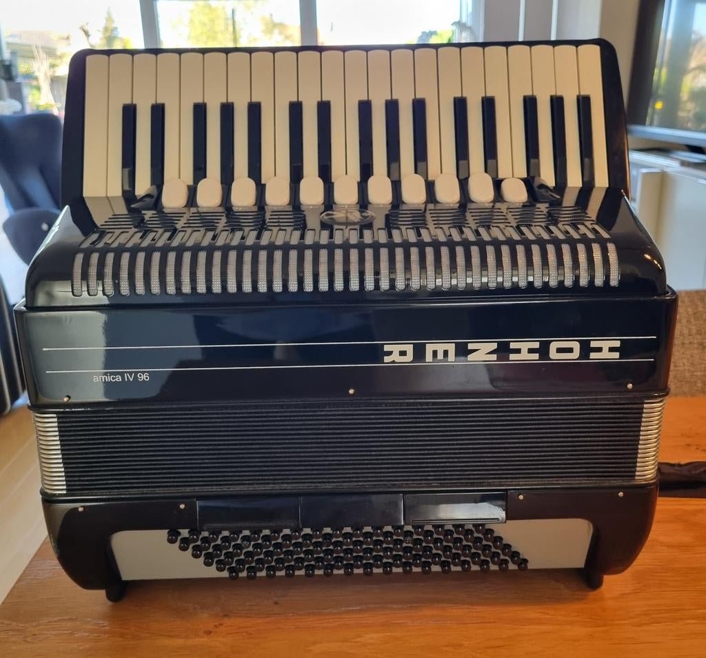 Accordeon Hohner amica IV 96 bas, Ophalen, Gebruikt, Met koffer, Toetsaccordeon
