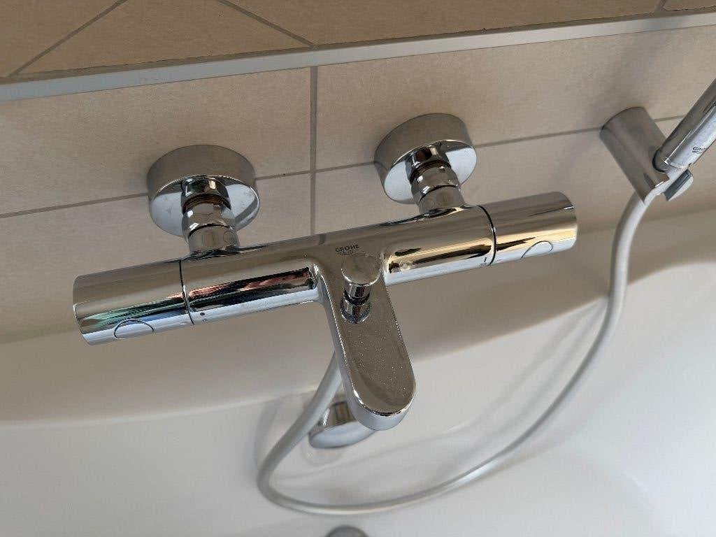 Hoekbad van 1.75 x 80 inclusief Grohe badkraan en handdouche, Ophalen, Zo goed als nieuw, Bad