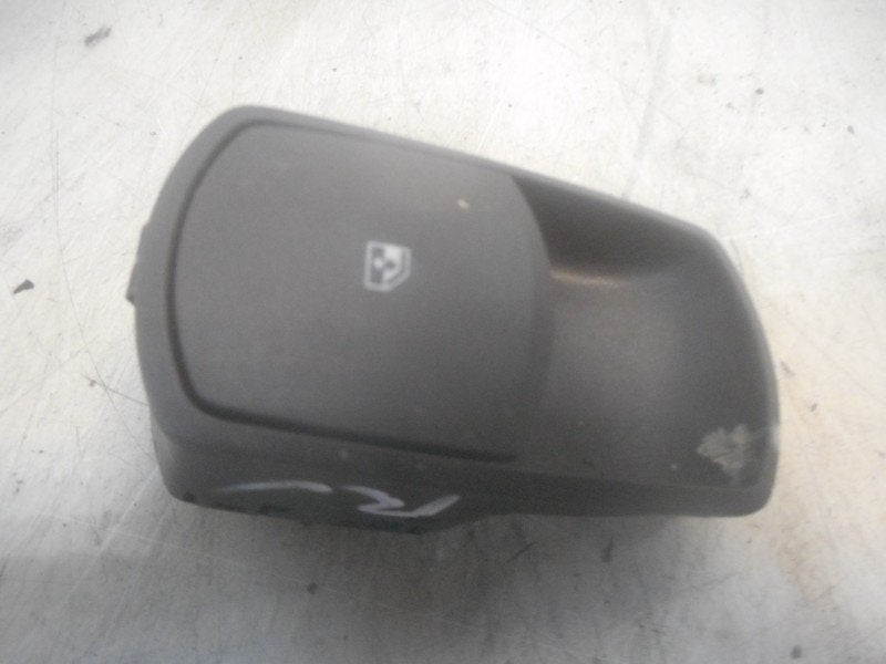 Raamschakelaar Rechts Voor Opel Corsa D 2010 13189333rw, Gebruikt, Bahnhofsplatz, Rüsselsheim am Main 65423, , Duitsland, Opel