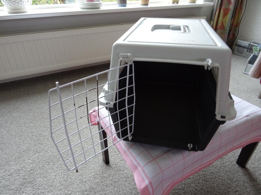 Dieren Bench/ Vervoerskoffer Merk Ferplast voor € 5,00, Ophalen of Verzenden, Gebruikt