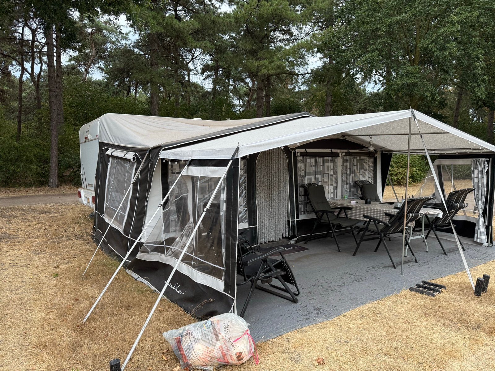 Sunlight C510 bj 2010 - Complete caravan met voortent, Vast bed, Sunlight, Treinzit, Particulier