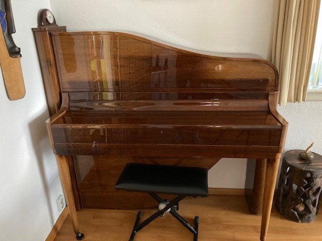 Rippen vleugelpiano met renner mechaniek, Ophalen, Gebruikt, Bruin, Hoogglans