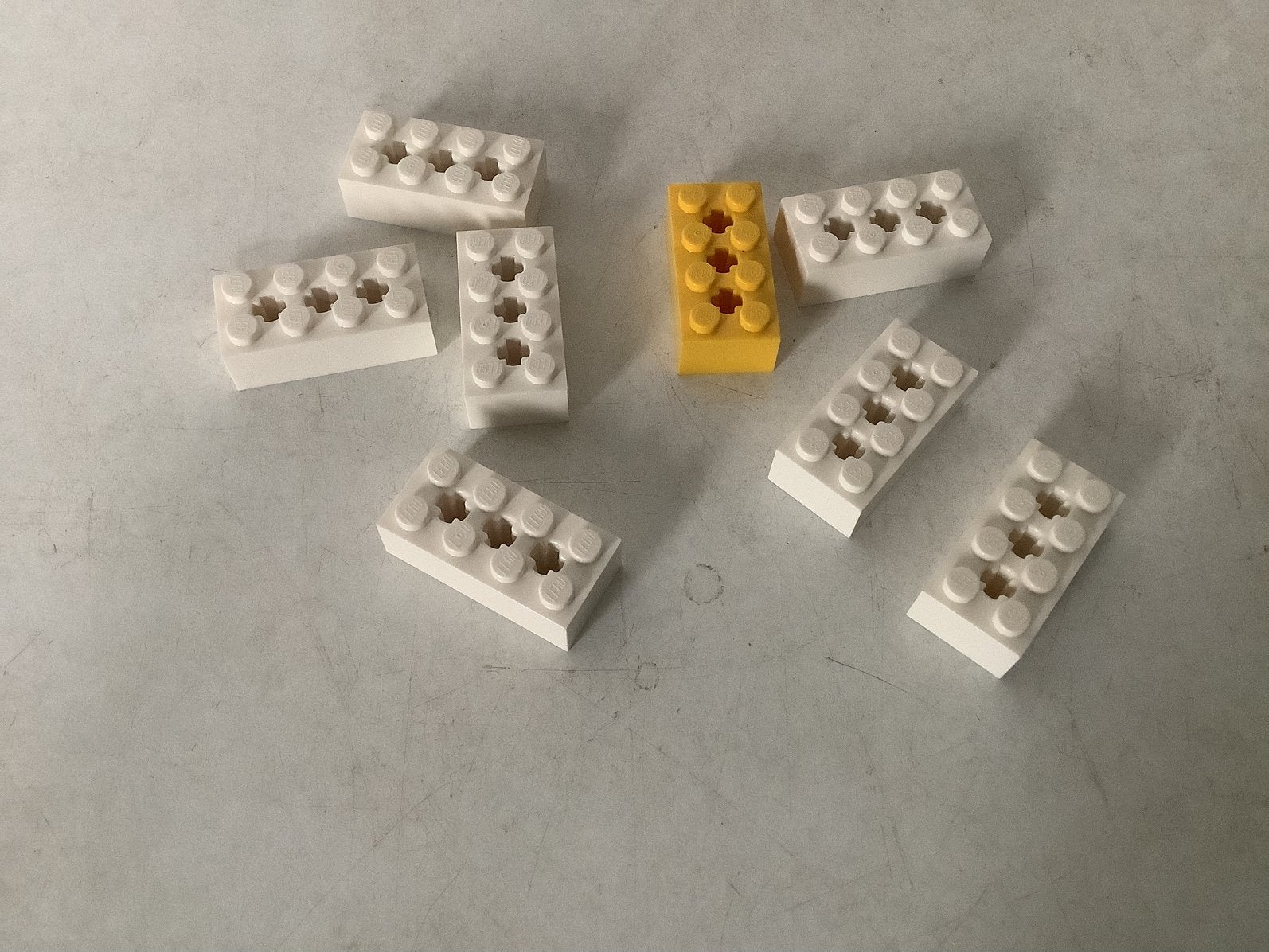 Lego technic steen 2x4 met 3 asgaten geel en wit, Ophalen of Verzenden, Gebruikt, Losse stenen, Lego