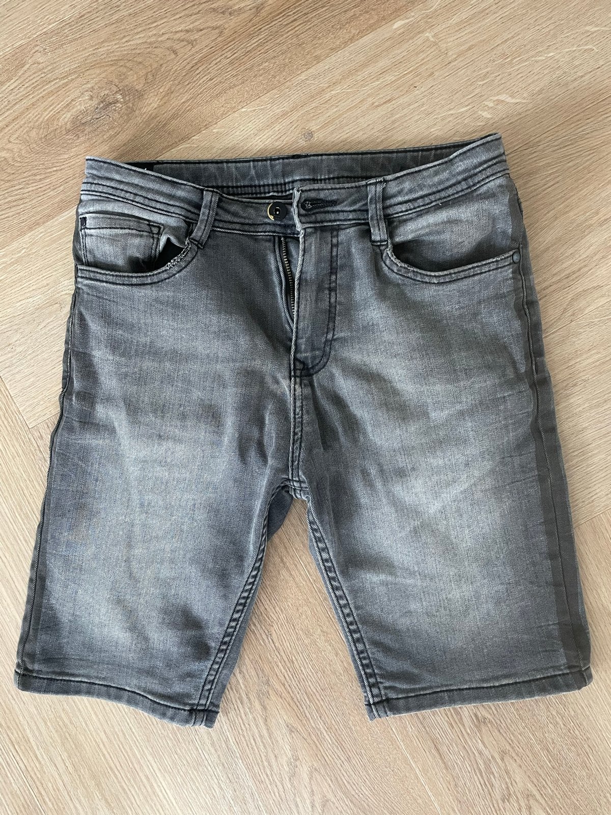 Mooie grijze jeans short 158/164, Ophalen of Verzenden, Jongen, Broek